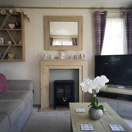 Lake Escape - Hoburne Cotswolds South Cerney Quarto foto