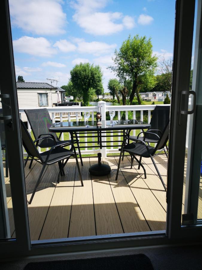 Lake Escape - Hoburne Cotswolds South Cerney Exterior foto