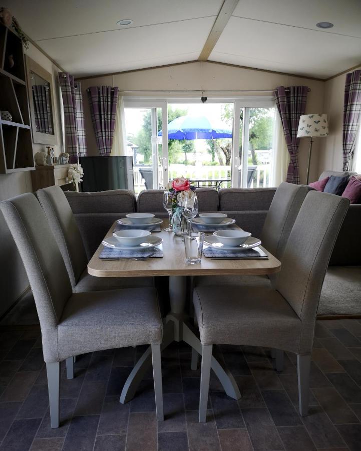 Lake Escape - Hoburne Cotswolds South Cerney Exterior foto