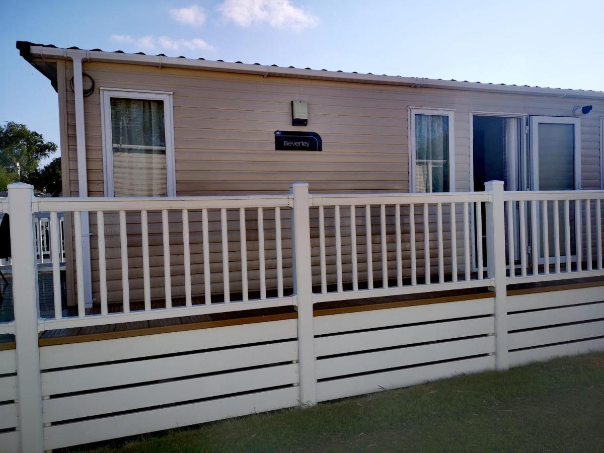 Lake Escape - Hoburne Cotswolds South Cerney Exterior foto